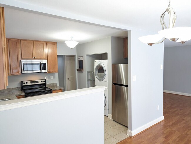 Building Photo - Two bedroom first floor condo in Jefferson...