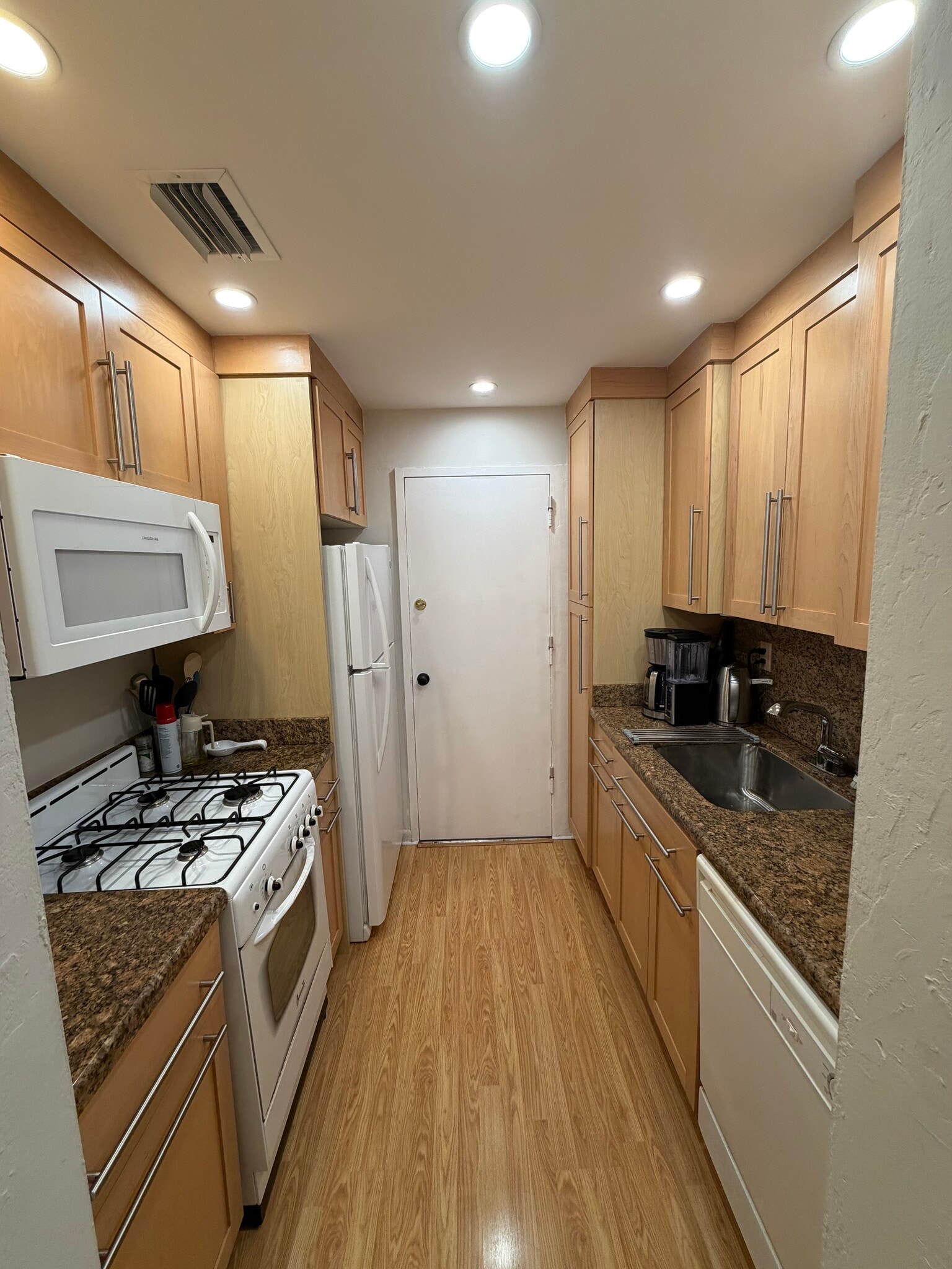 Kitchen - 1205 Mariposa Ave