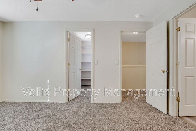 Building Photo - 4422 Remington Pl NE