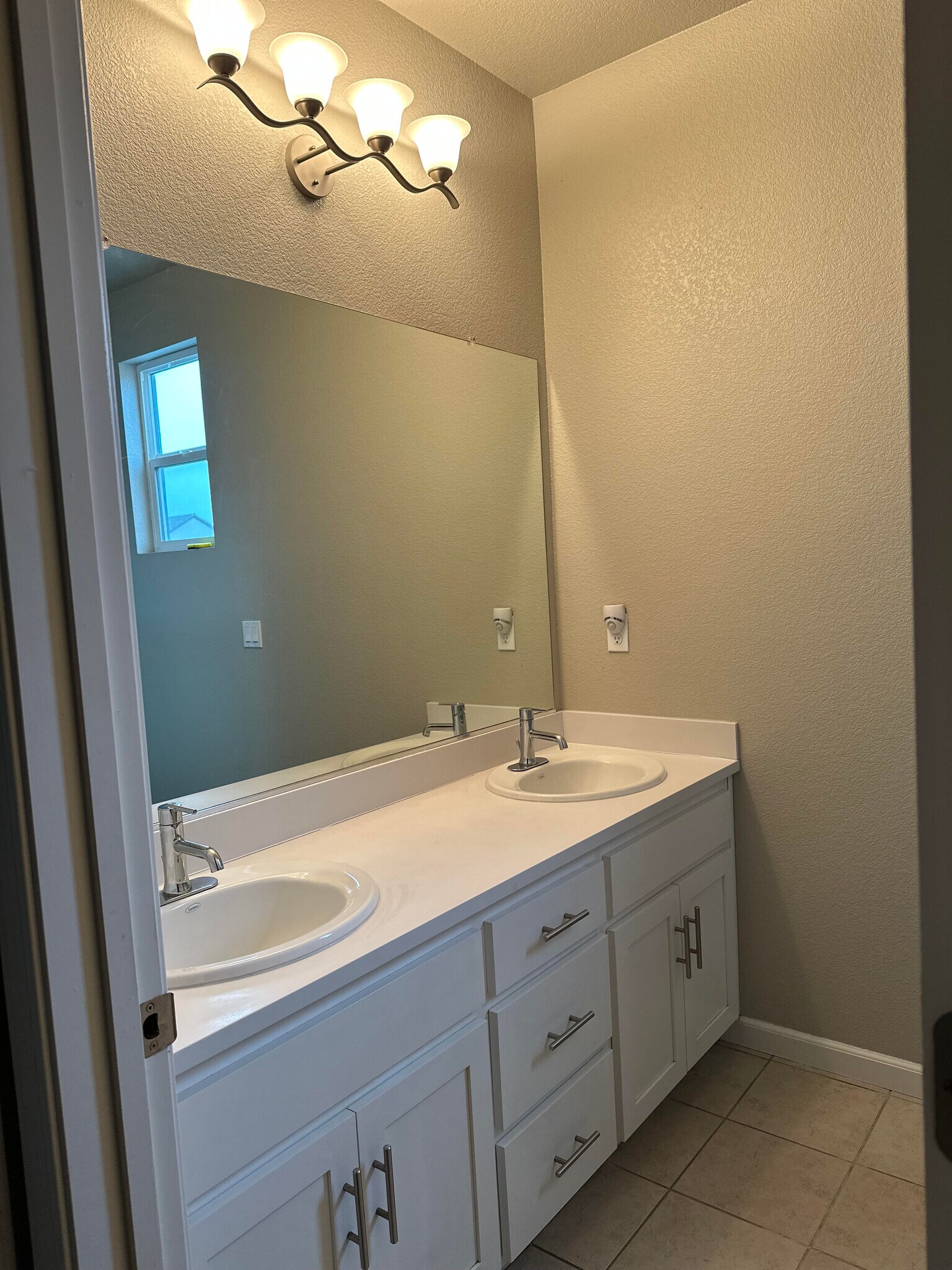 Upstairs Hallway Bath - 2460 Ben Ali Way