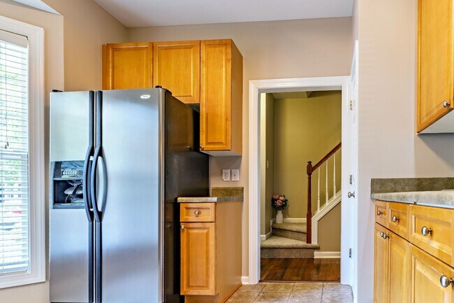 Building Photo - Move-In Ready End-Unit Townhome with Two Private Suites in the Heart of Rolesville!