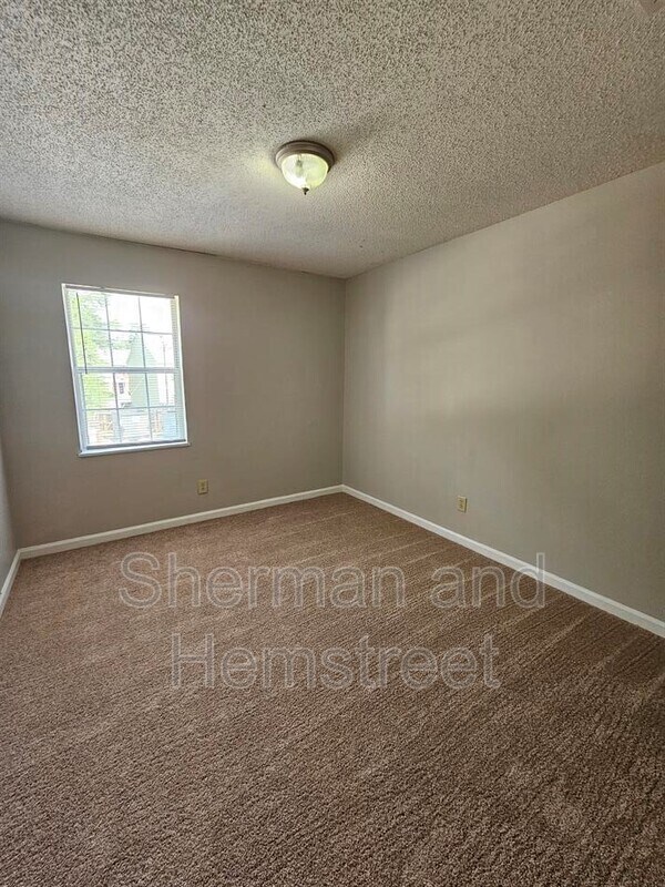 Building Photo - 214 Commons Dr