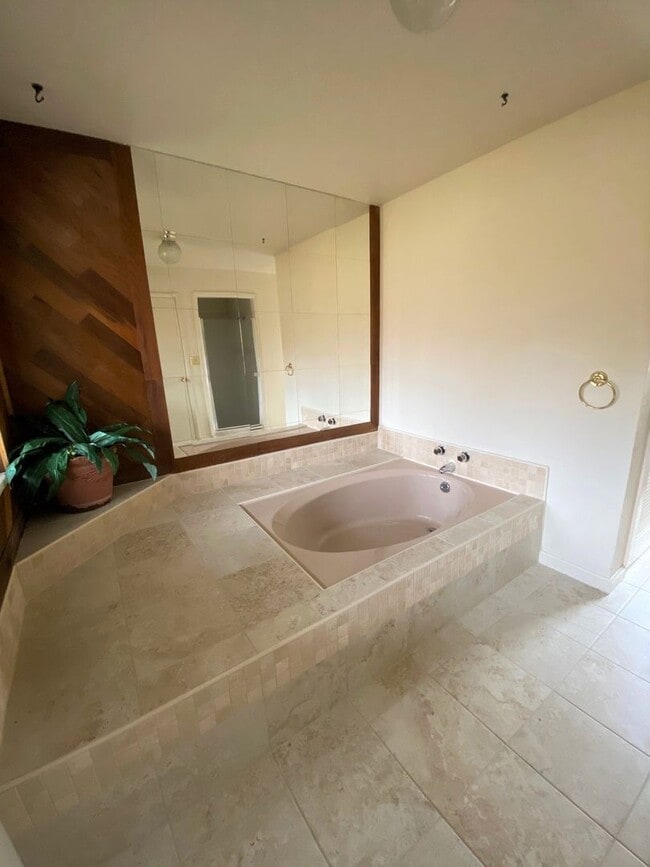 Building Photo - Beautiful Home in Old Southwest Reno w/Large Backyard