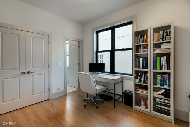 Building Photo - 4226 S Ellis Ave