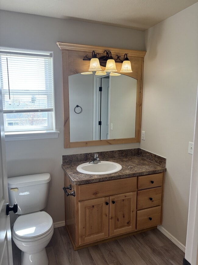 Building Photo - 2075 Mary Dr