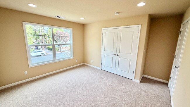 Building Photo - Desirable Mountain View 4 Bed + 3.5 Bath + Office Home. Close to Downtown Mountain View. Great Lo...