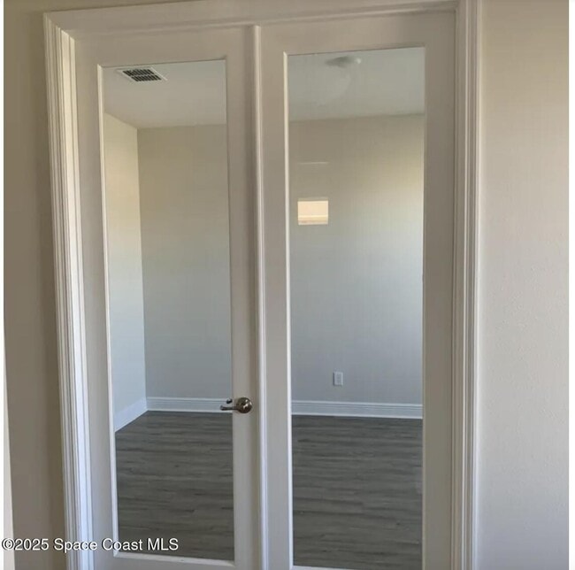 Building Photo - 1693 Killian Dr