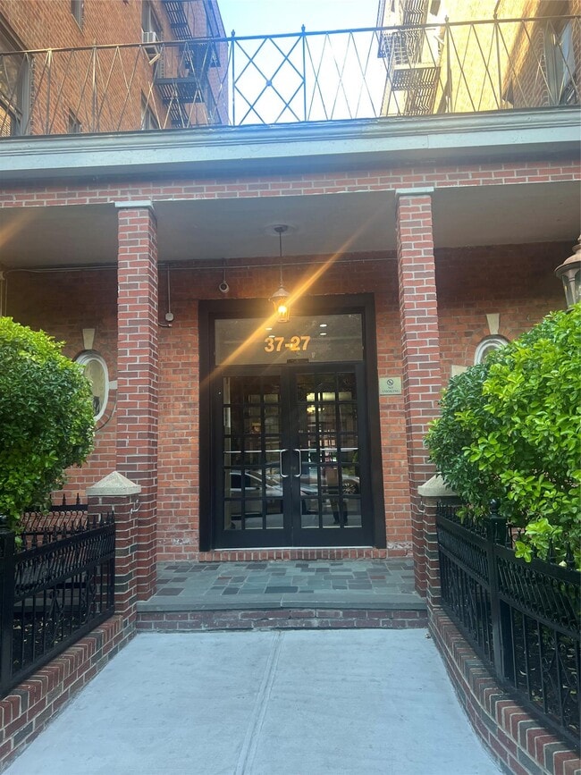 Building Photo - 37-27 86th St