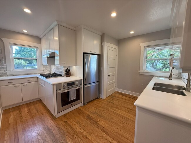 Building Photo - LITTLETON CHARM!!! CORNER LOT, BRICK HOME WITH GARAGE, AVAILABLE NOW, $0 DEPOSIT OPTIONS