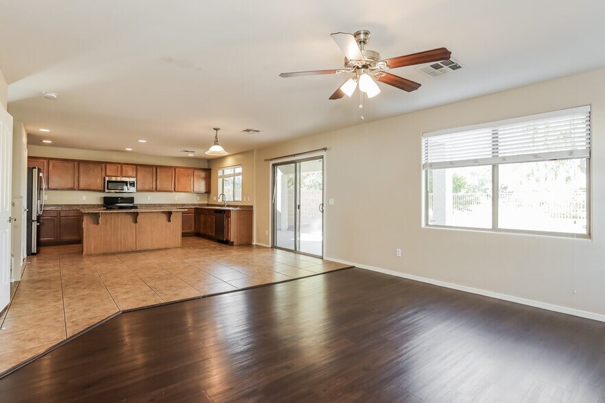 Building Photo - 960 N 168th Dr