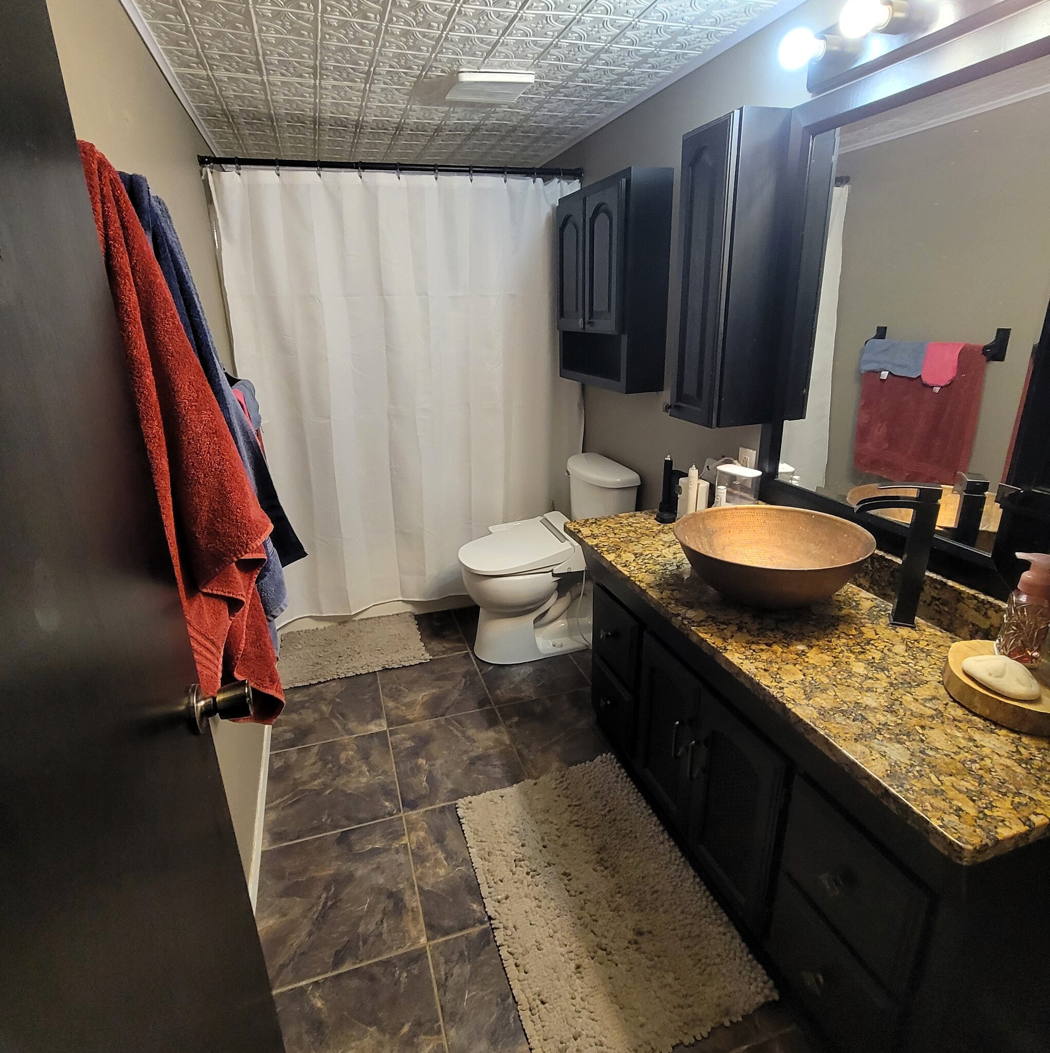 Building Photo - 2201 Tracy Ln