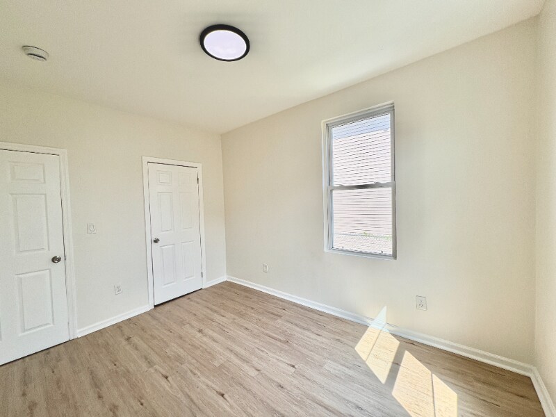 Building Photo - 122 Shephard Ave