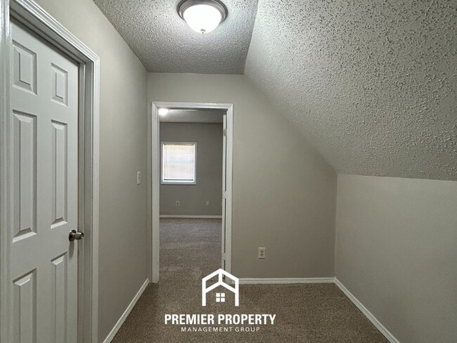 Building Photo - 7610 Bridlewreath Rd.