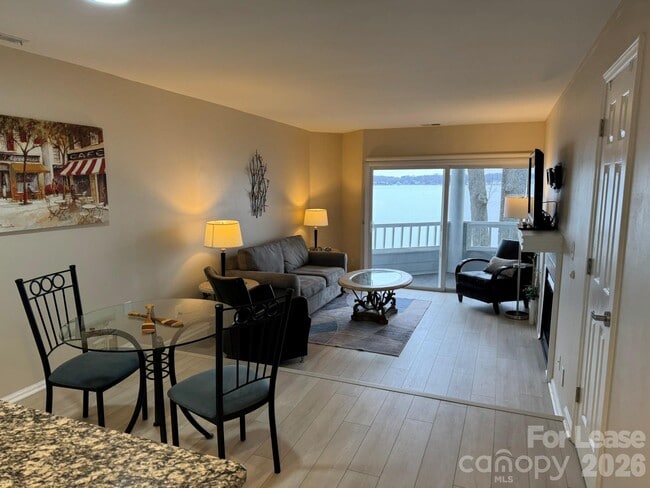 Building Photo - 368 Northwest Dr