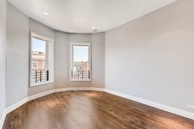 Building Photo - 4514 S Calumet Ave