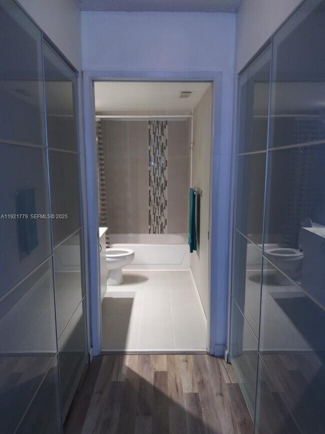 Building Photo - 19901 E Country Club Dr