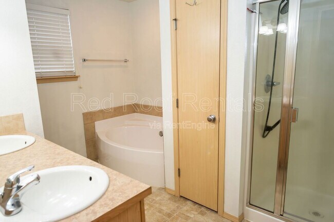 Building Photo - 20121 96th Ave E