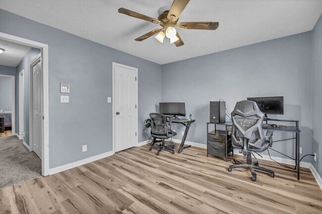 Building Photo - 4 Bedroom 2 Bath Pet Friendly Home For Rent!
