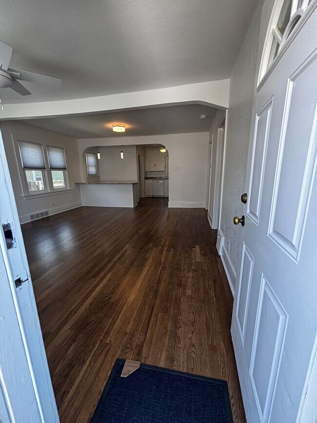 Building Photo - 3 Bedroom 2 Bathroom Home Near FE Warren & Frontier Park