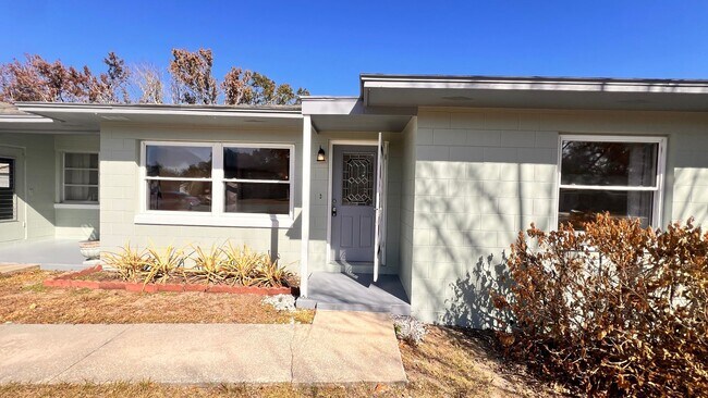 Building Photo - Charming 2-Bed Retreat in the Heart of Mount Dora! PRIME LOCATION! DONT MISS OUT!