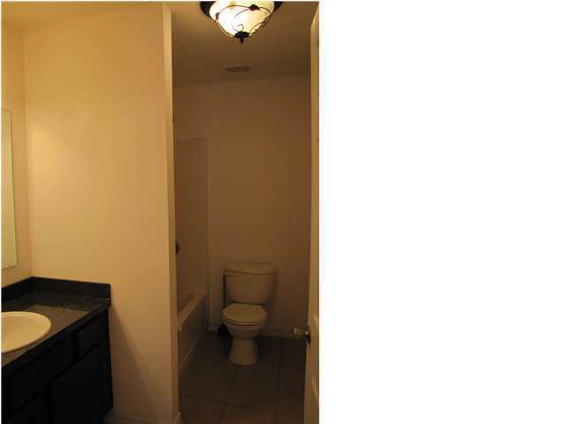 Building Photo - 301 Lakeview Dr