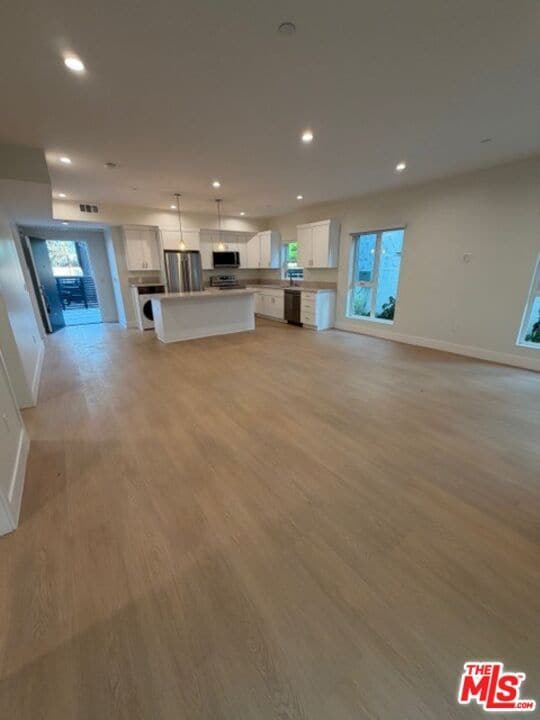 Building Photo - 5193-5193 Lindley Ave