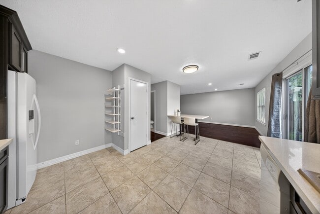 Building Photo - 7243 River Pines Dr