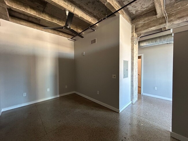 Building Photo - Downtown Fort Worth Texas Condo For Rent "...