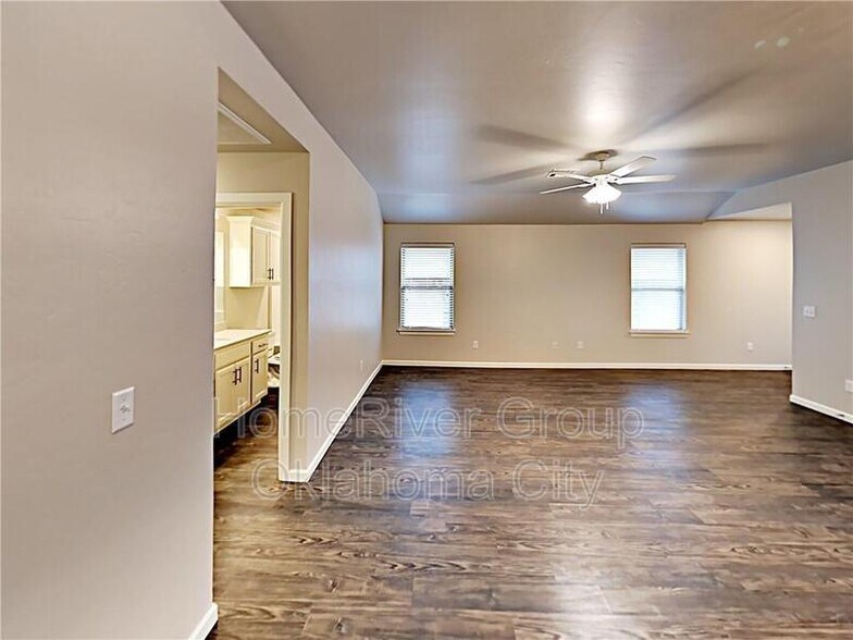 Building Photo - 422 Vail Cir