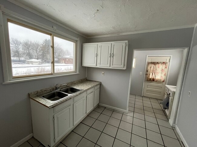 Building Photo - 769 Sherman Ave Ave