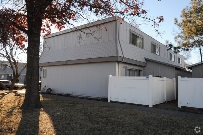 Building Photo - Greystone Apartments