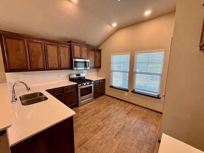 Building Photo - Wonderful 3 Bed 2 Bath Home in Norman