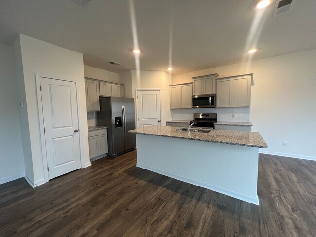 Building Photo - Nice 3 bedroom/2 bath - East Morristown