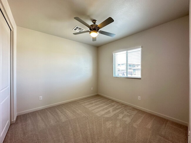 Building Photo - Summerlin West