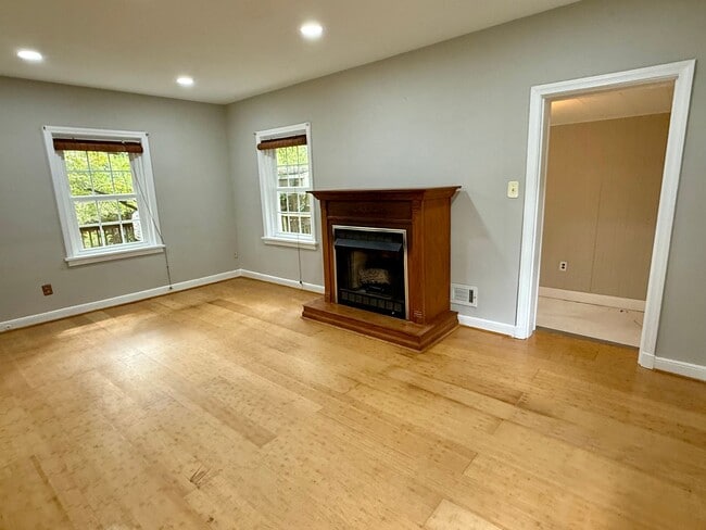 Building Photo - Updated 3BR Home in Coveted Forest Hill Pa...