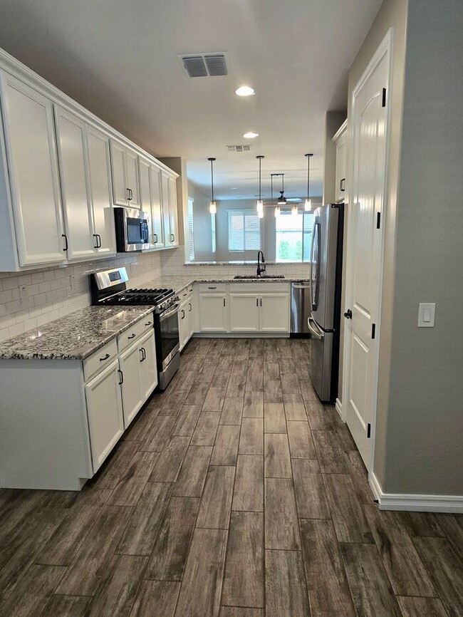 Building Photo - $300 MOVE-IN DISCOUNT - 3-BEDROOM WITH COMMUNITY POOL