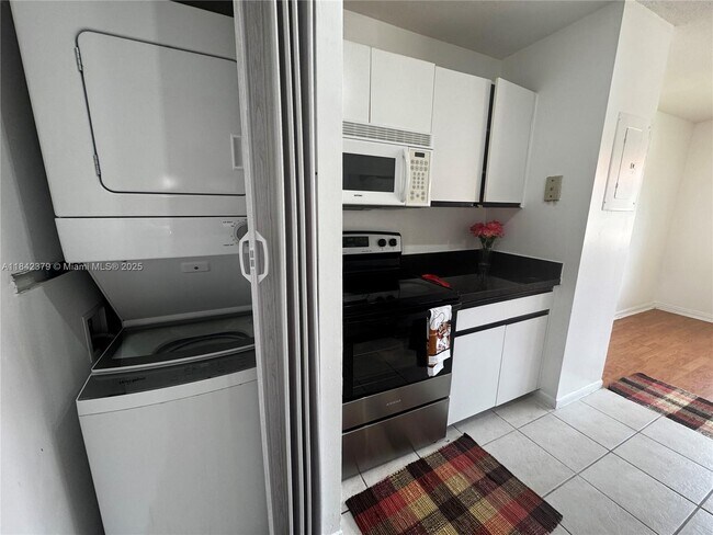 Building Photo - 334 SW 86th Ave