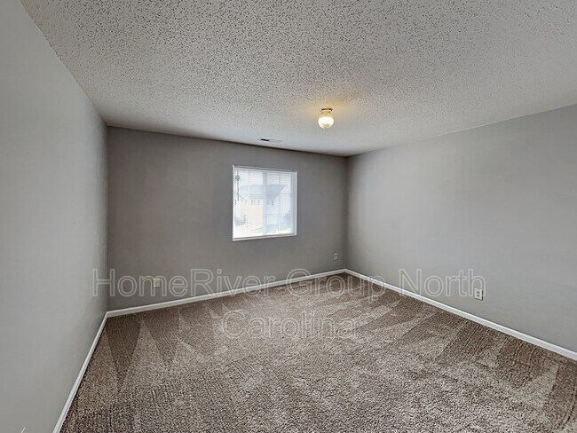 Building Photo - 801 Stockport Way