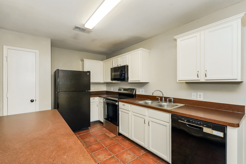 Building Photo - 1001 Springcreek Dr