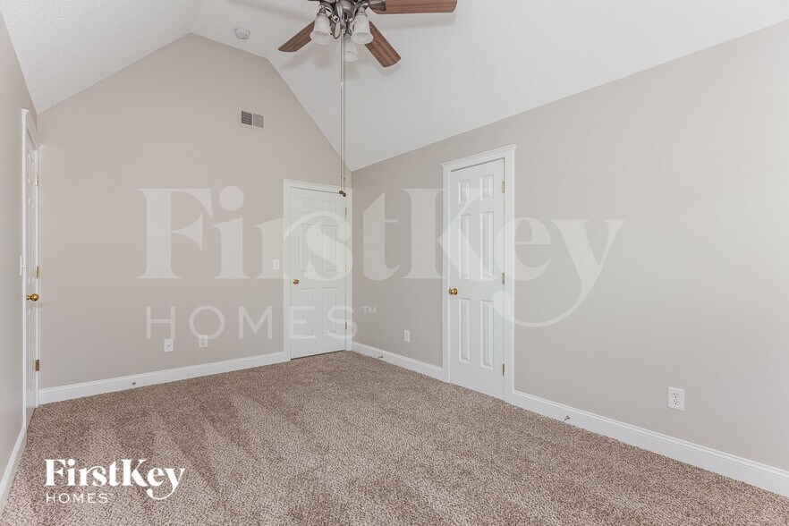 Building Photo - 15824 Robins Way