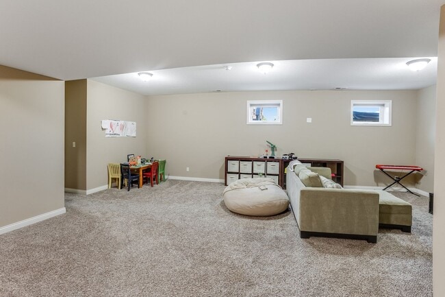 Building Photo - LUXURY 5 BEDROOM HOME AVAILABLE IN MAHOMET