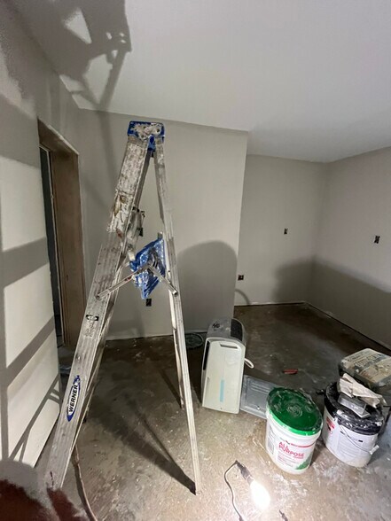 Building Photo - 711 Grandview Ave