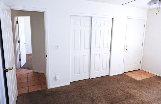 Building Photo - K-1014