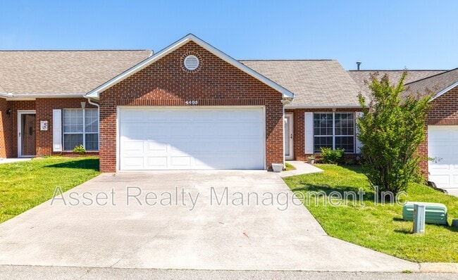 Building Photo - 4405 Greenfern Way