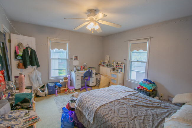 Bedroom 3 - 1075 14th ave se