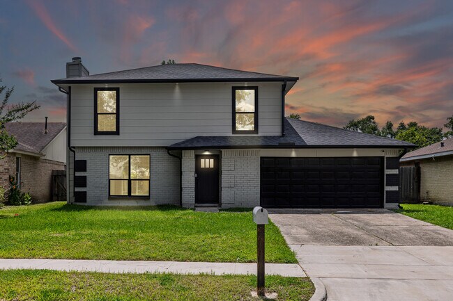 Building Photo - 12223 Kingslake Forest Dr