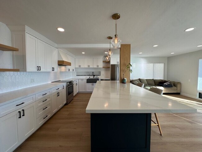 Building Photo - Stunning Bay Front Condominium on Sail Bay, San Diego, CA