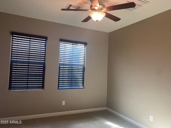 Building Photo - 1945 W Yellowstone Way