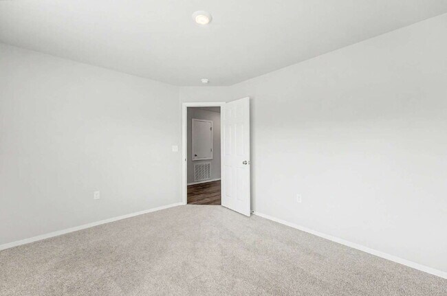 Building Photo - 4404 SW Sackett Ave