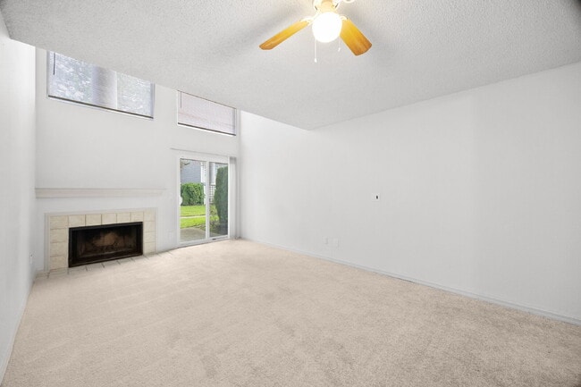 Building Photo - **NO SHOWINGS, APPLICATION HAS BEEN RECEIVED** $1795.00. One-Bedroom, and a 2nd Open Loft style r...